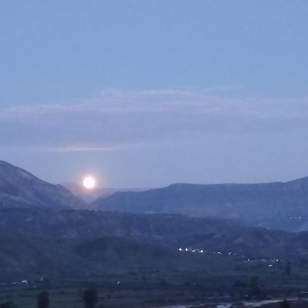 Rondo Guesthouse Gjirokaster Luaran gambar
