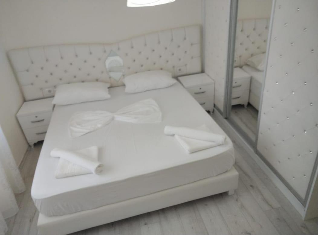 Rondo Guesthouse Gjirokaster Luaran gambar