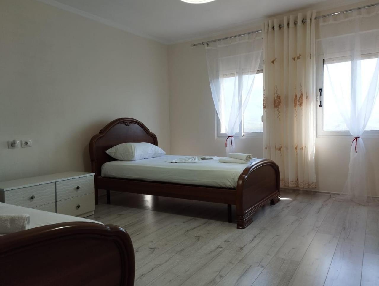 Rondo Guesthouse Gjirokaster Luaran gambar