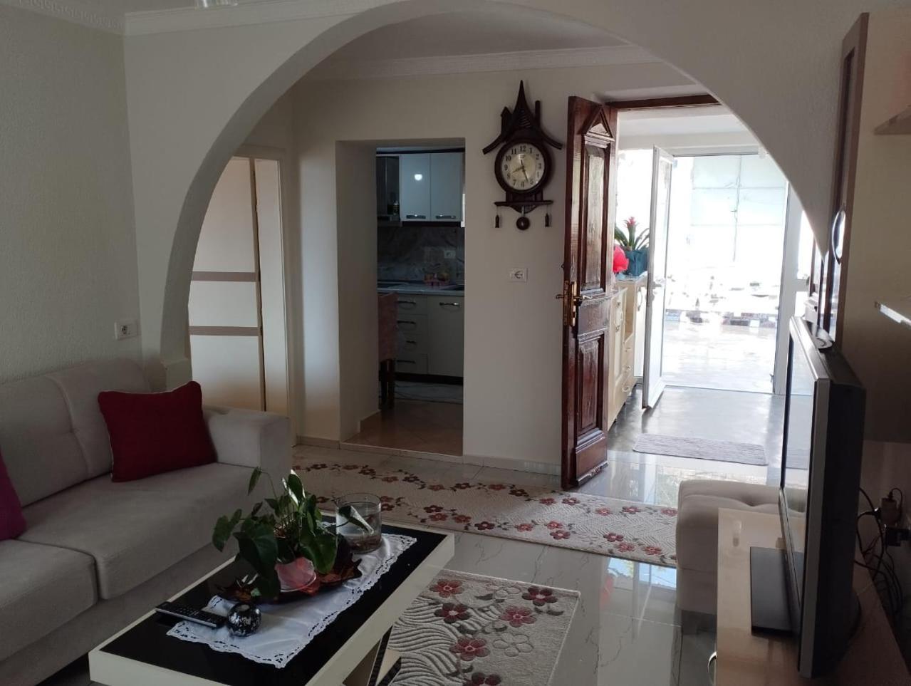 Rondo Guesthouse Gjirokaster Luaran gambar