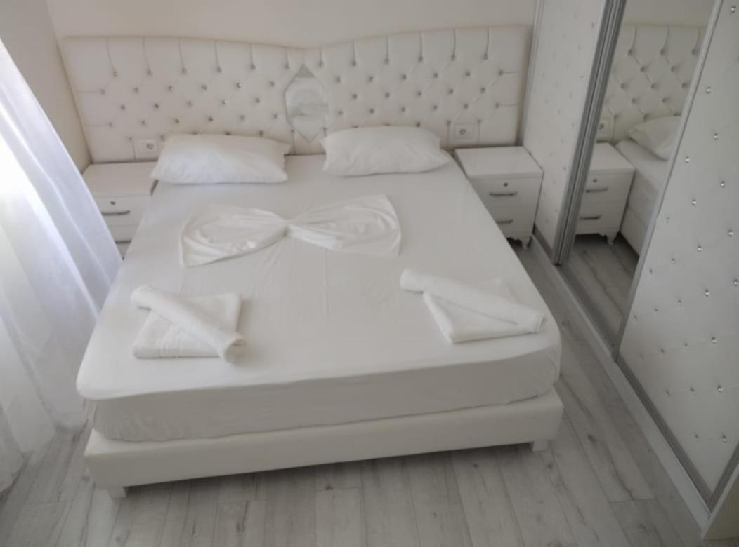 Rondo Guesthouse Gjirokaster Luaran gambar