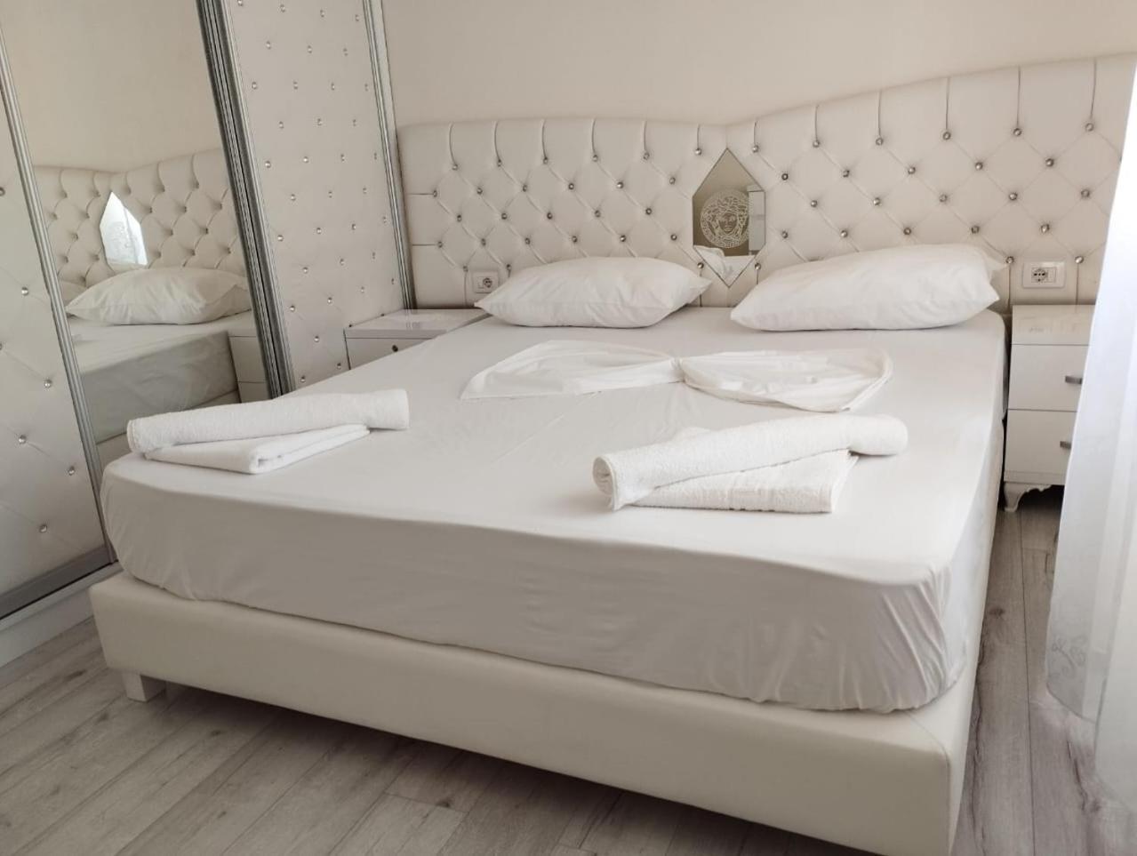 Rondo Guesthouse Gjirokaster Luaran gambar
