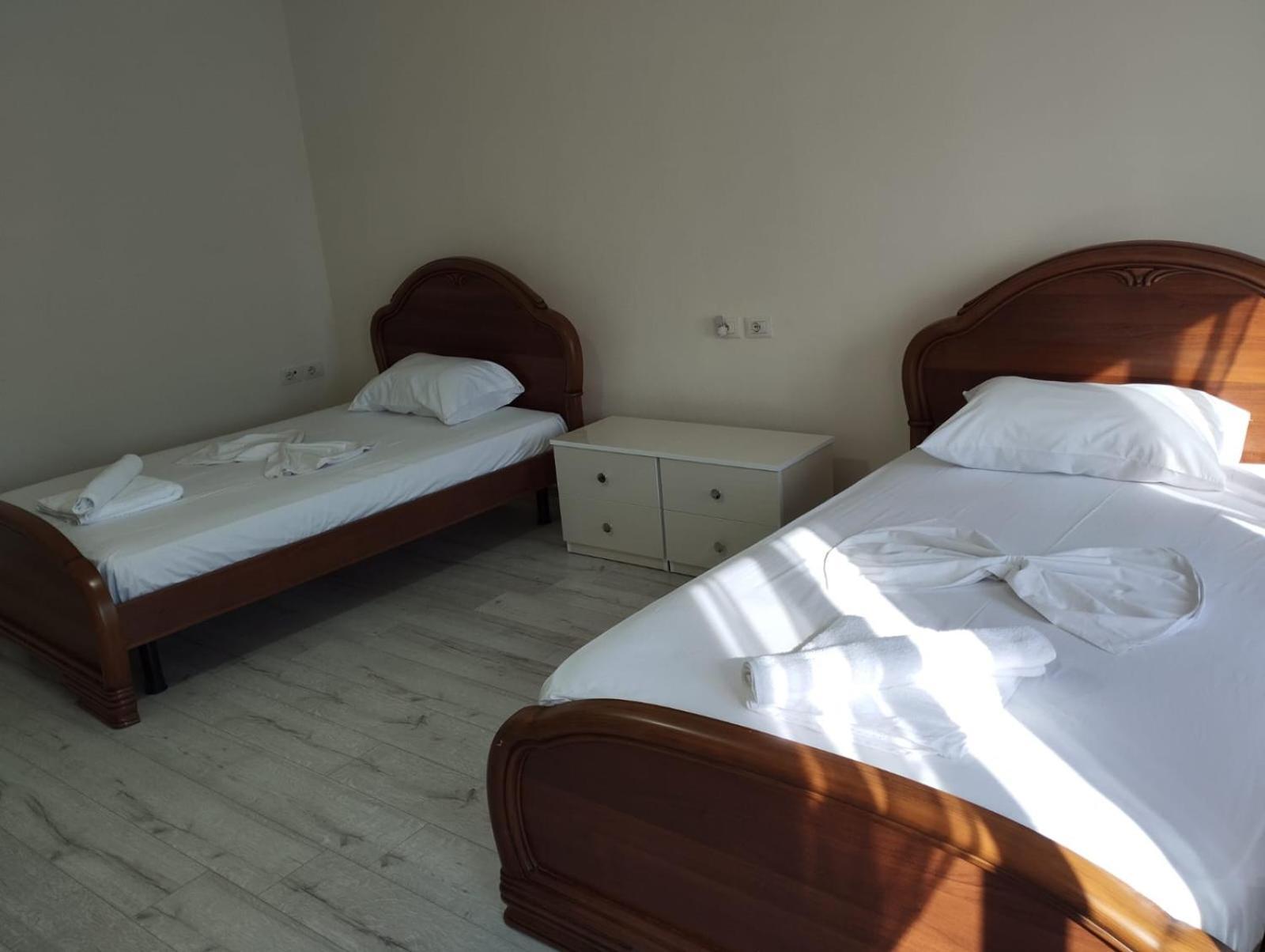 Rondo Guesthouse Gjirokaster Luaran gambar