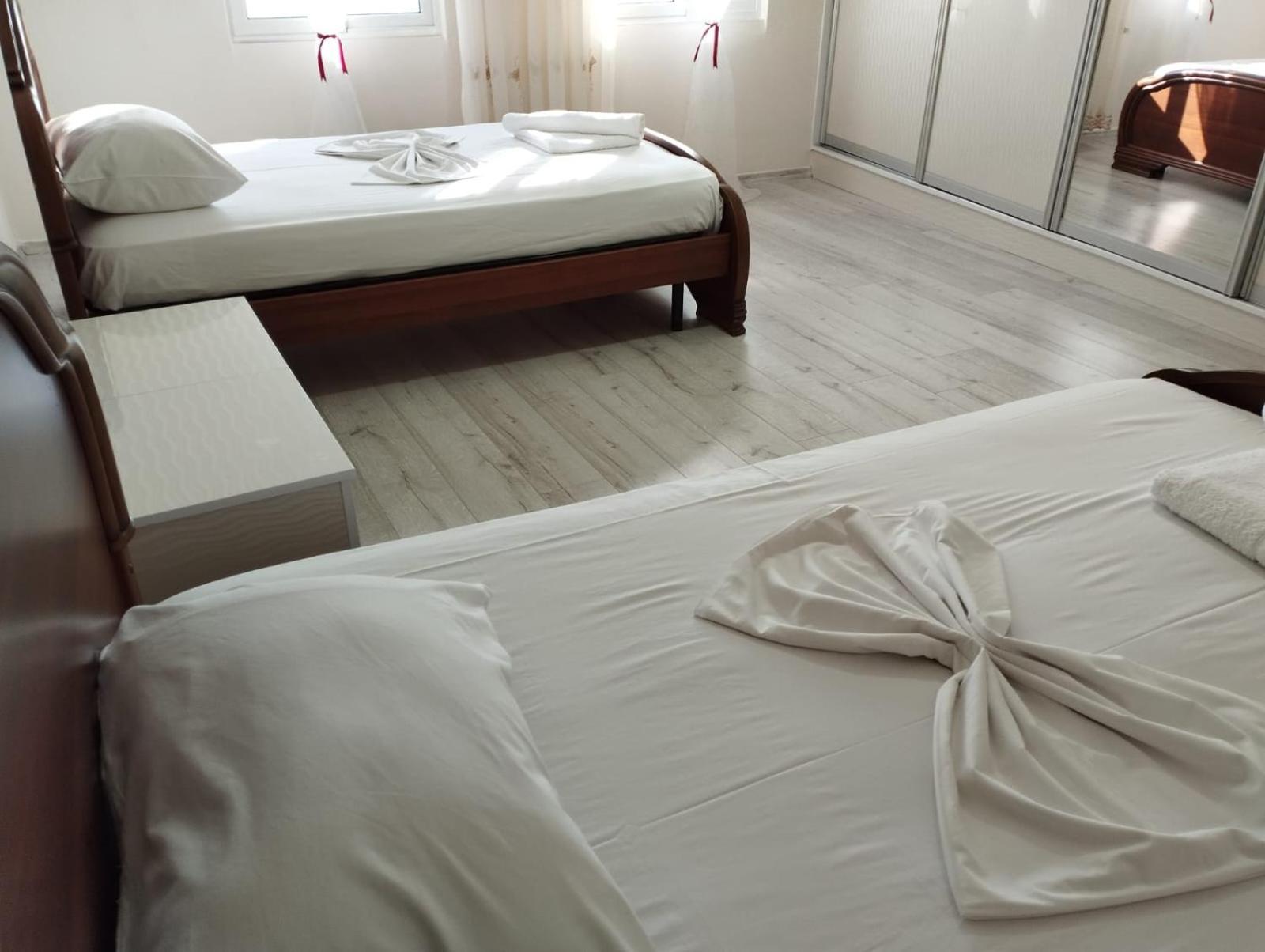 Rondo Guesthouse Gjirokaster Luaran gambar