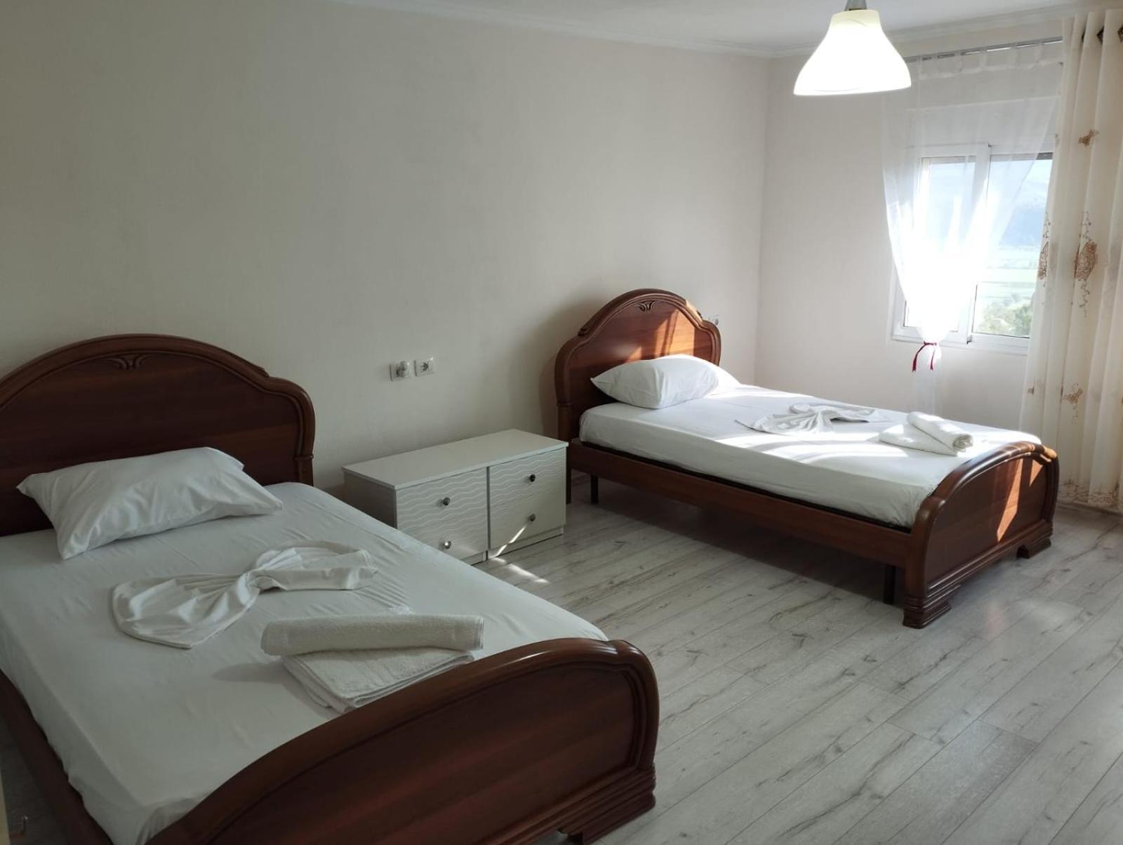 Rondo Guesthouse Gjirokaster Luaran gambar