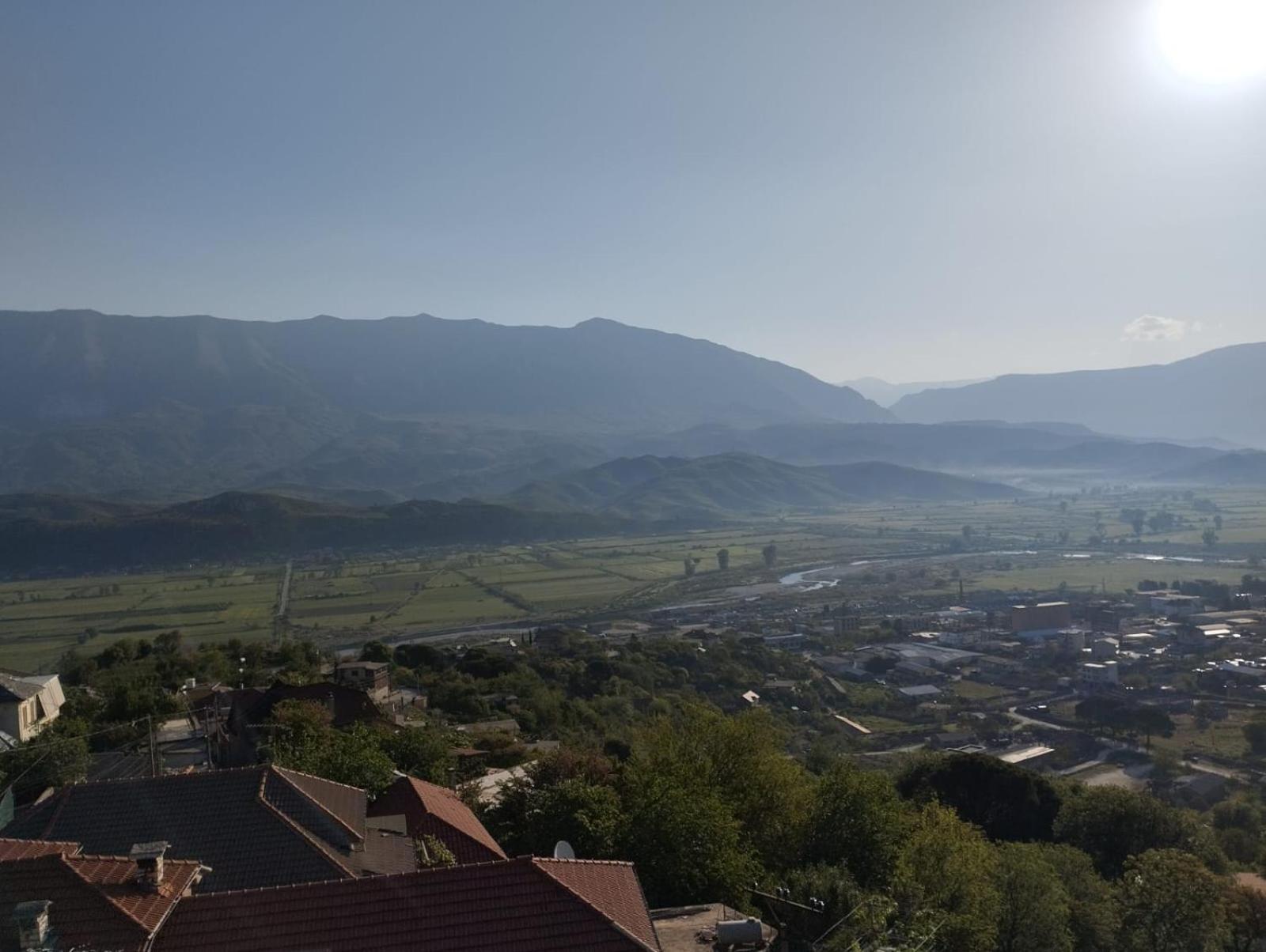 Rondo Guesthouse Gjirokaster Luaran gambar