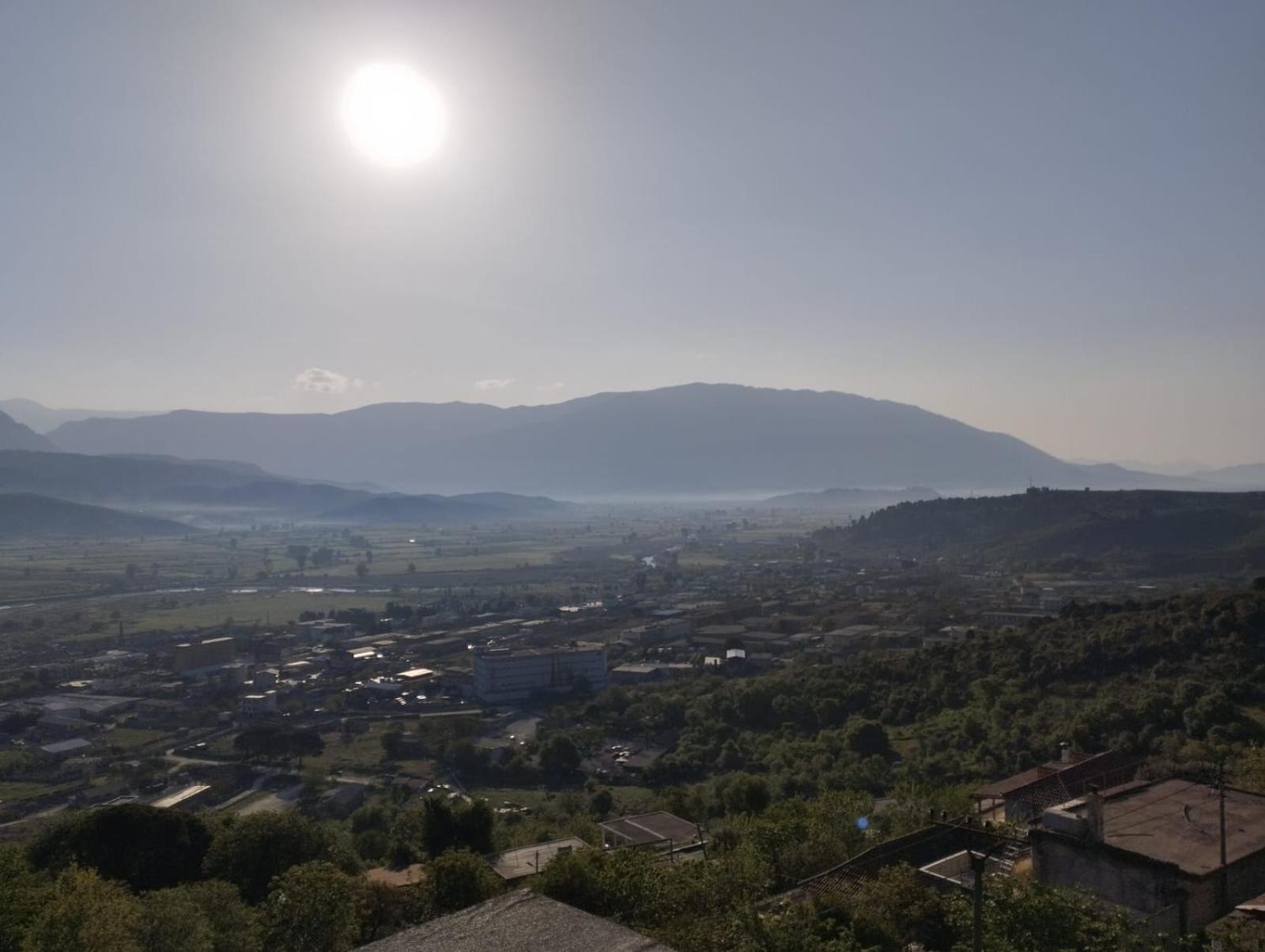 Rondo Guesthouse Gjirokaster Luaran gambar