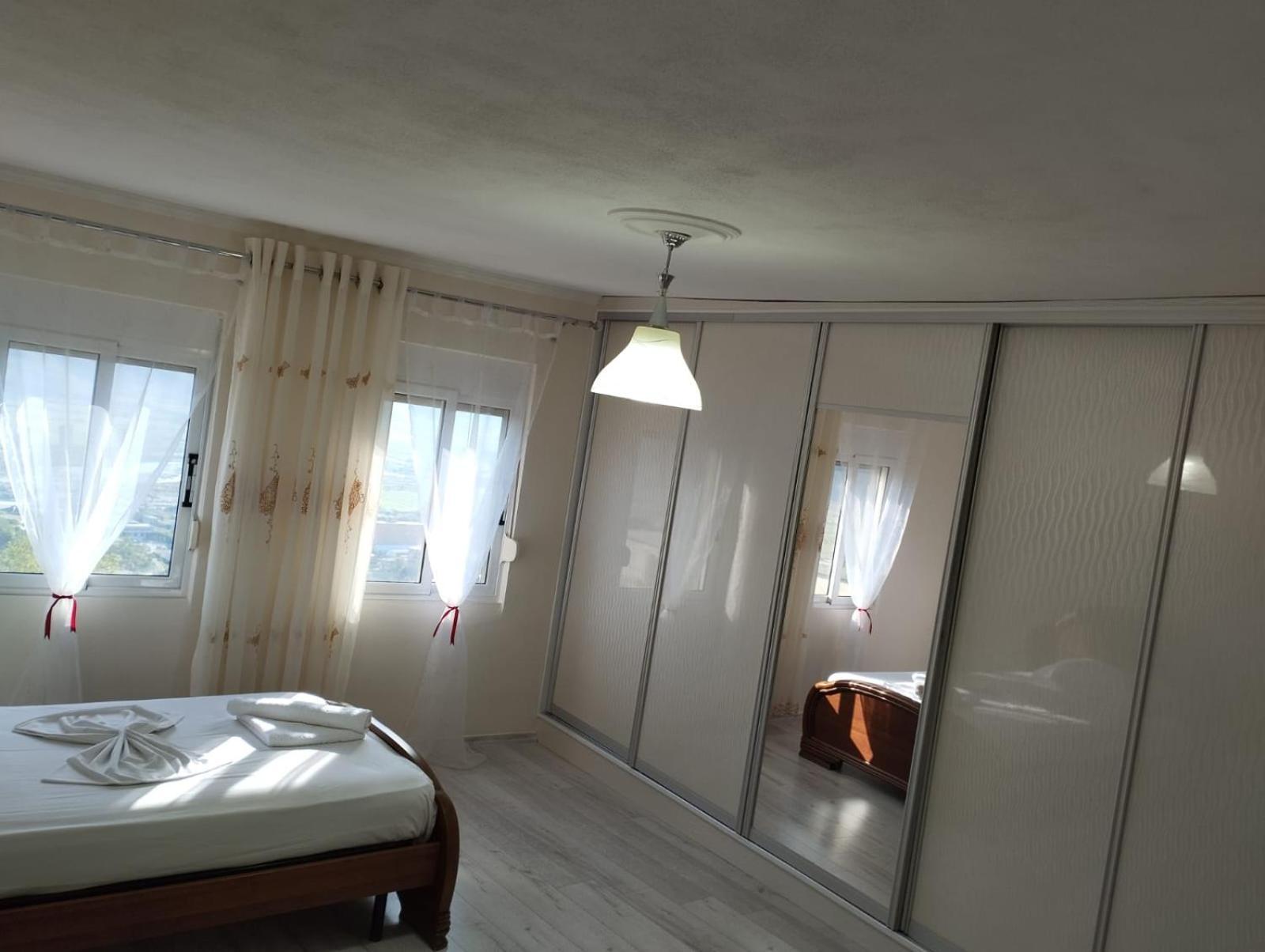 Rondo Guesthouse Gjirokaster Luaran gambar
