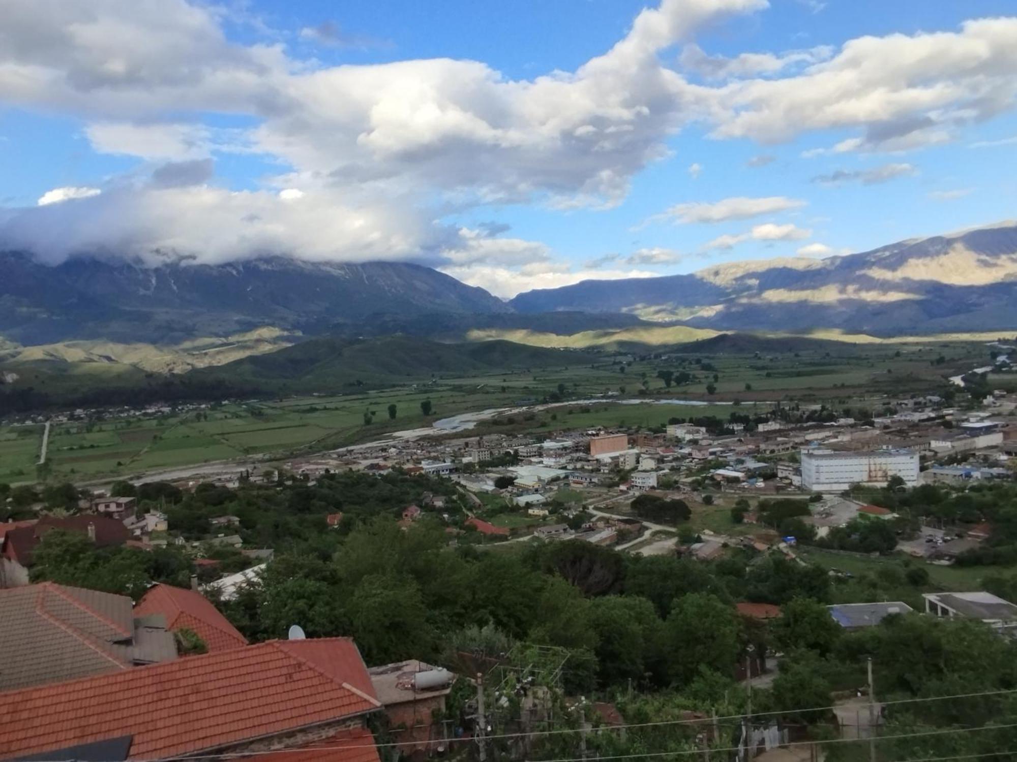 Rondo Guesthouse Gjirokaster Luaran gambar
