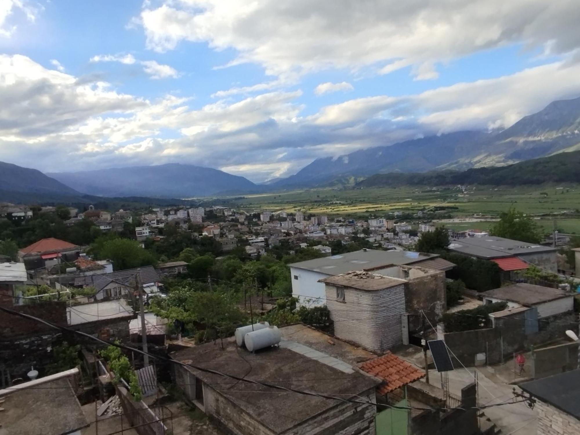 Rondo Guesthouse Gjirokaster Luaran gambar