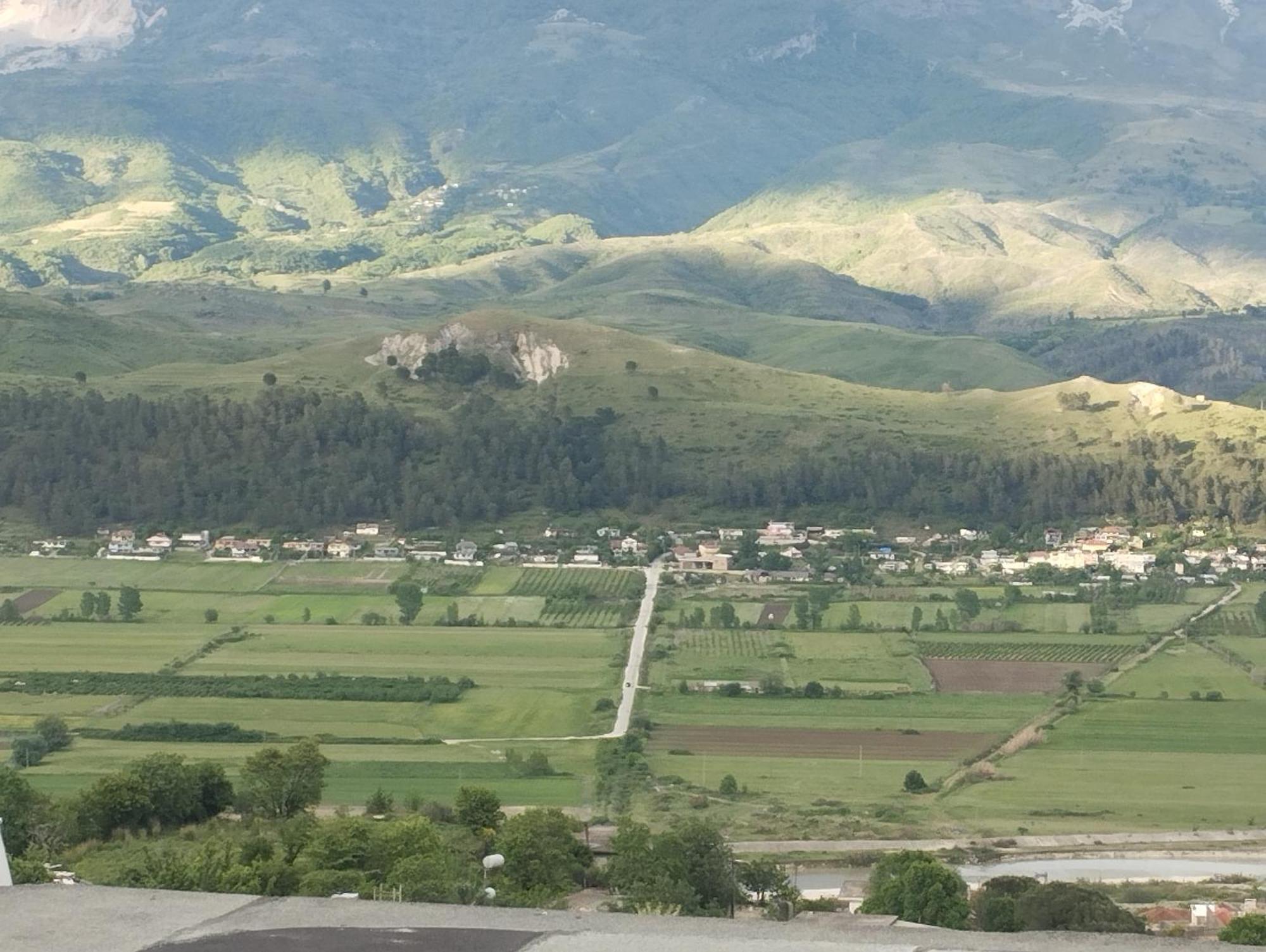 Rondo Guesthouse Gjirokaster Luaran gambar