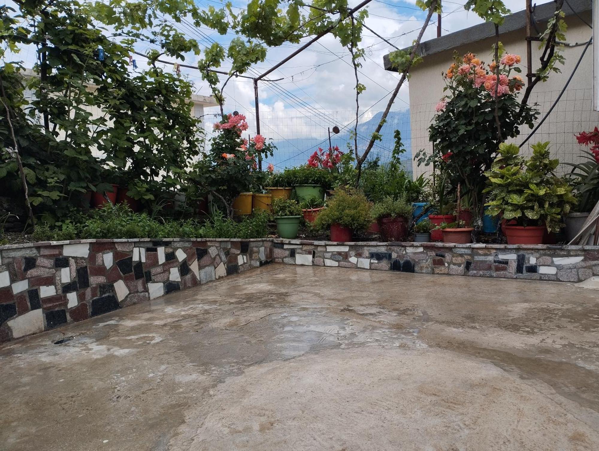 Rondo Guesthouse Gjirokaster Luaran gambar